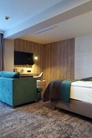 Deluxe Room, Mountain View | Minibar, desk, cribs/infant beds, rollaway beds