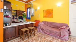 Unclassified image, 3 of 17, button - Casa Bastet (Palermo)