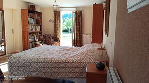 5 Schlafzimmer, Bügeleisen/Bügelbrett, Reisekinderbett, kostenloses WLAN
