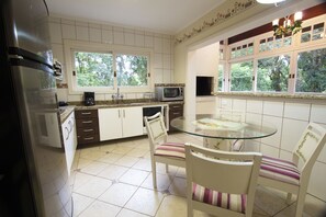 Full-size fridge, microwave, stovetop, cookware/dishes/utensils