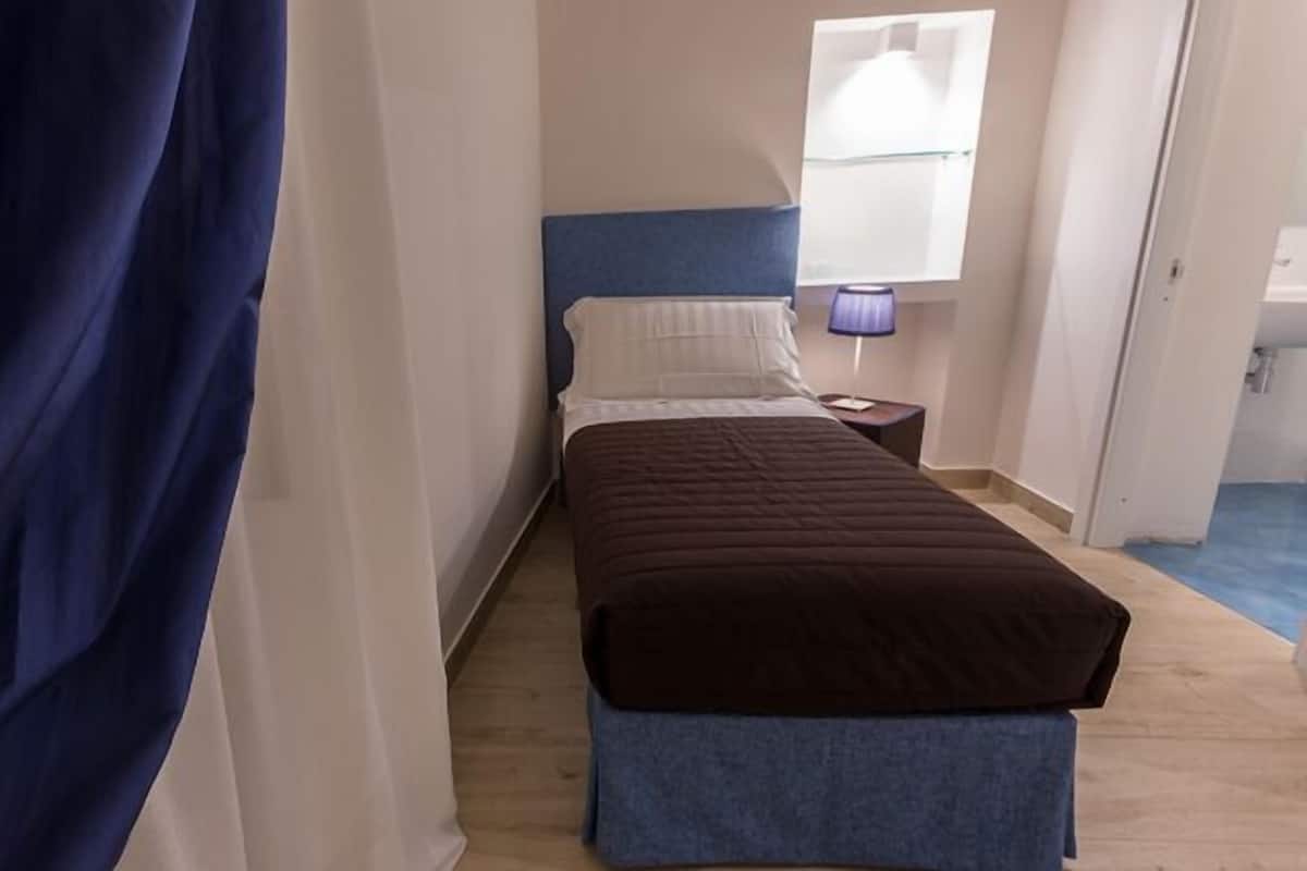Habitación con 1 cama doble o 2 individuales | Cunas gratuitas, wifi gratis, ropa de cama