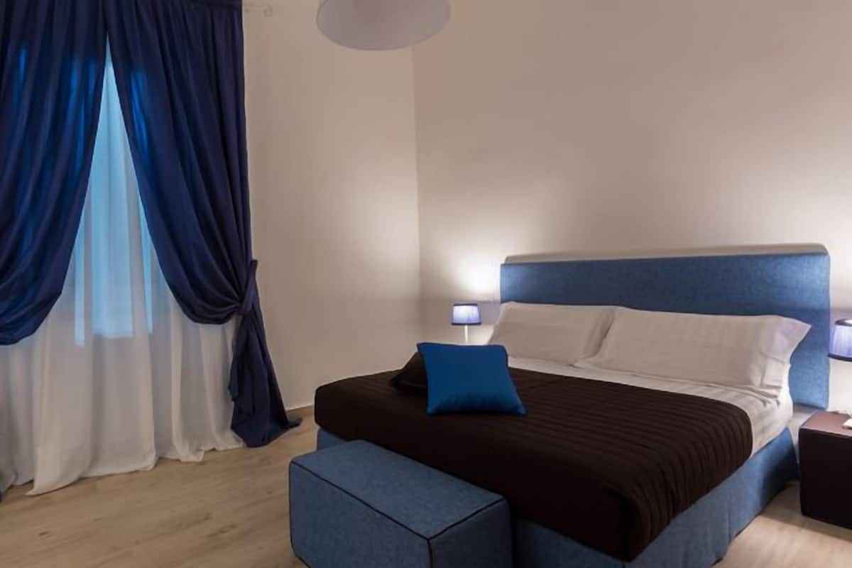 Cunas gratuitas, wifi gratis, ropa de cama