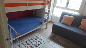 2 bedrooms, iron/ironing board, Internet, bed sheets - Holiday apartment directly on the beach, family-friendly, well-maintained complex with pool (Torredembarra)