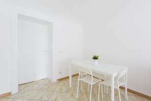 In-room dining - Casa Sarina (Palermo)