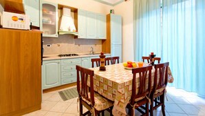 Apartamento, 2 habitaciones | Servicio de comidas en la habitación
