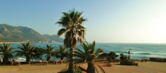 Stylishly designed apartment with magnificent sea views in a stunning natural environment