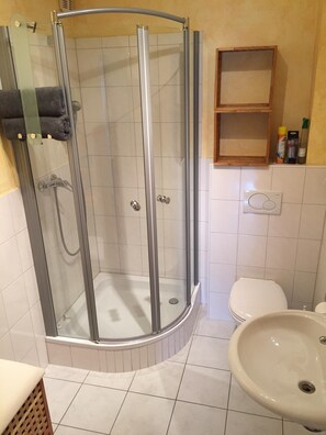 Towels, toilet paper - Apartment directly on Elsbach (Unterelsbach)