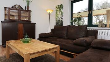 Fernseher, Tischtennisplatte