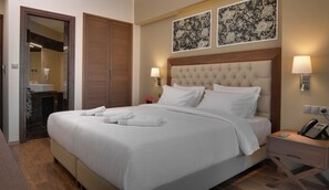 Deluxe Double Room | Hypo-allergenic bedding, in-room safe, desk, laptop workspace - La Suite Boutique Hotel & Spa (Ioannina)