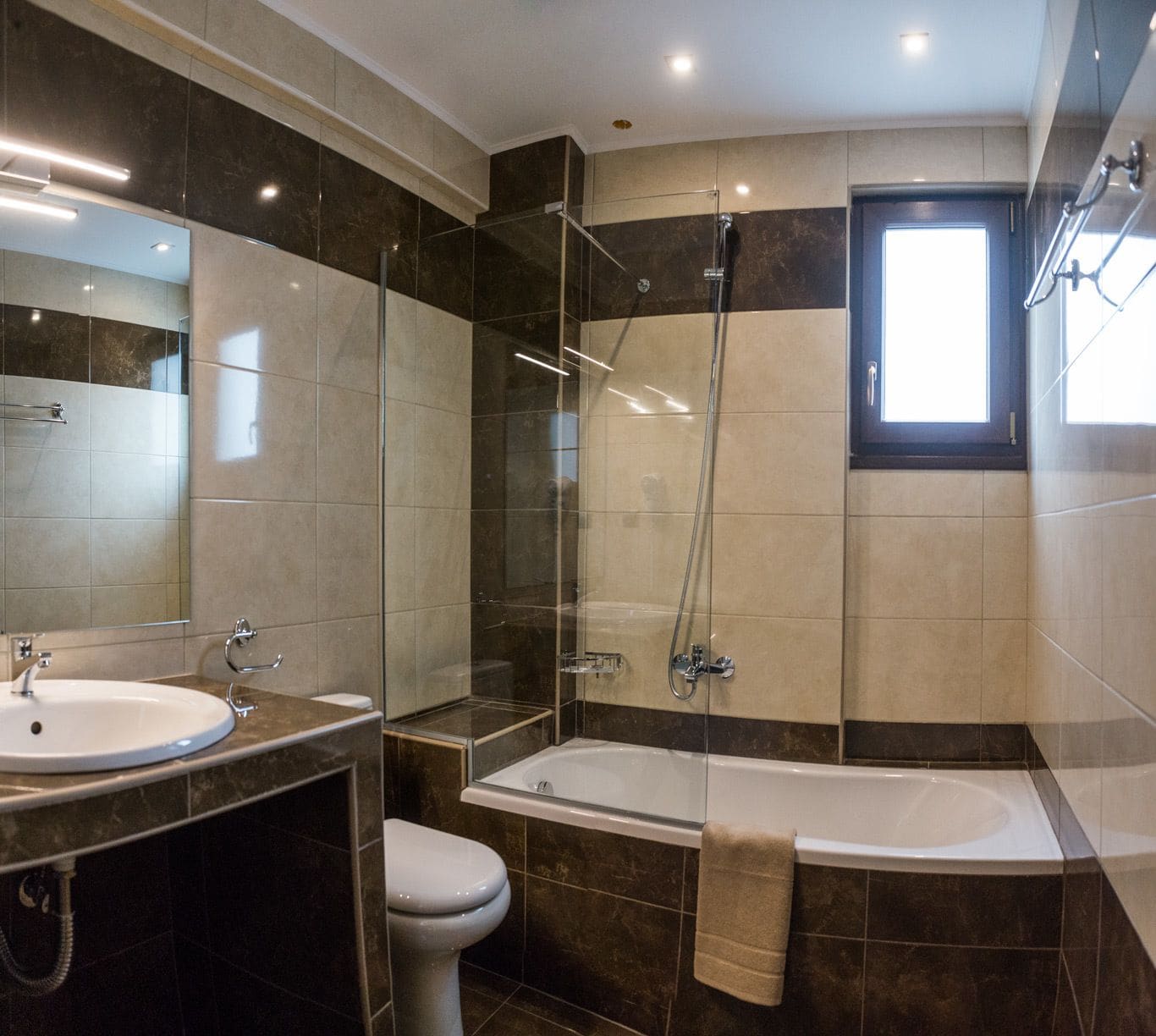 junior suite | bathroom | free toiletries, hair dryer, bathrobes, slippers
