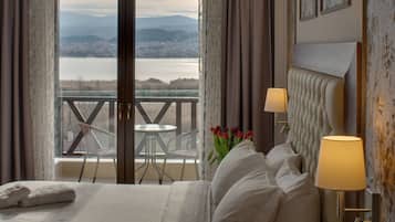 2 bedrooms, hypo-allergenic bedding, in-room safe, desk