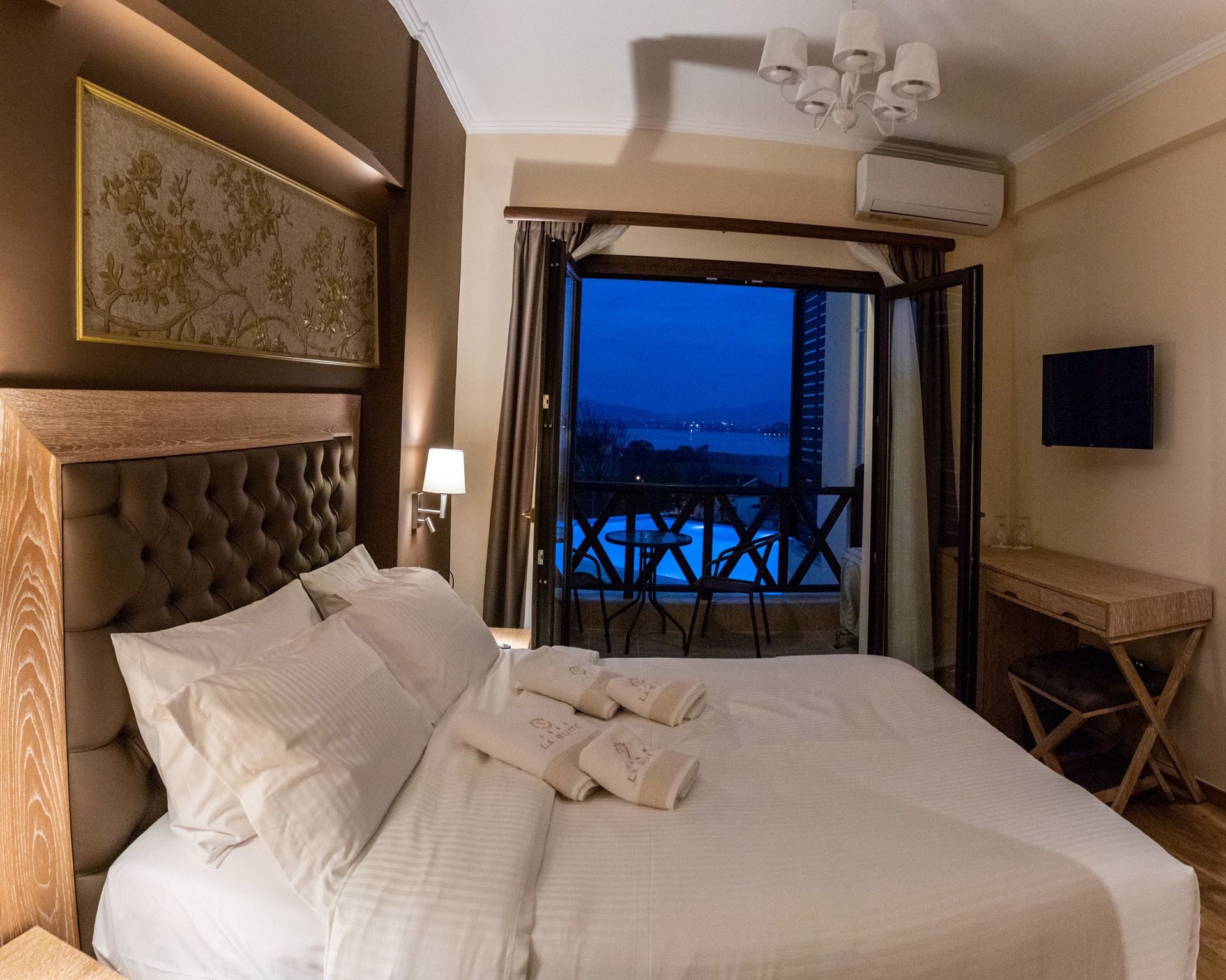 deluxe double room | 2 bedrooms, hypo-allergenic bedding, in-room safe, desk