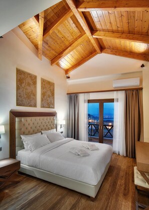 Superior Double Room | Hypo-allergenic bedding, in-room safe, desk, laptop workspace