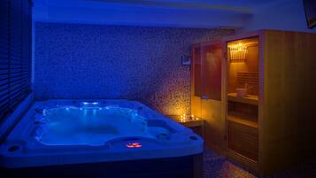 Couples treatment rooms, body treatments, aromatherapy