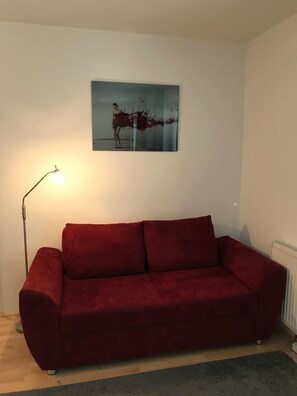 TV - Quiet, perfectly located apartment with balcony (Meidling)