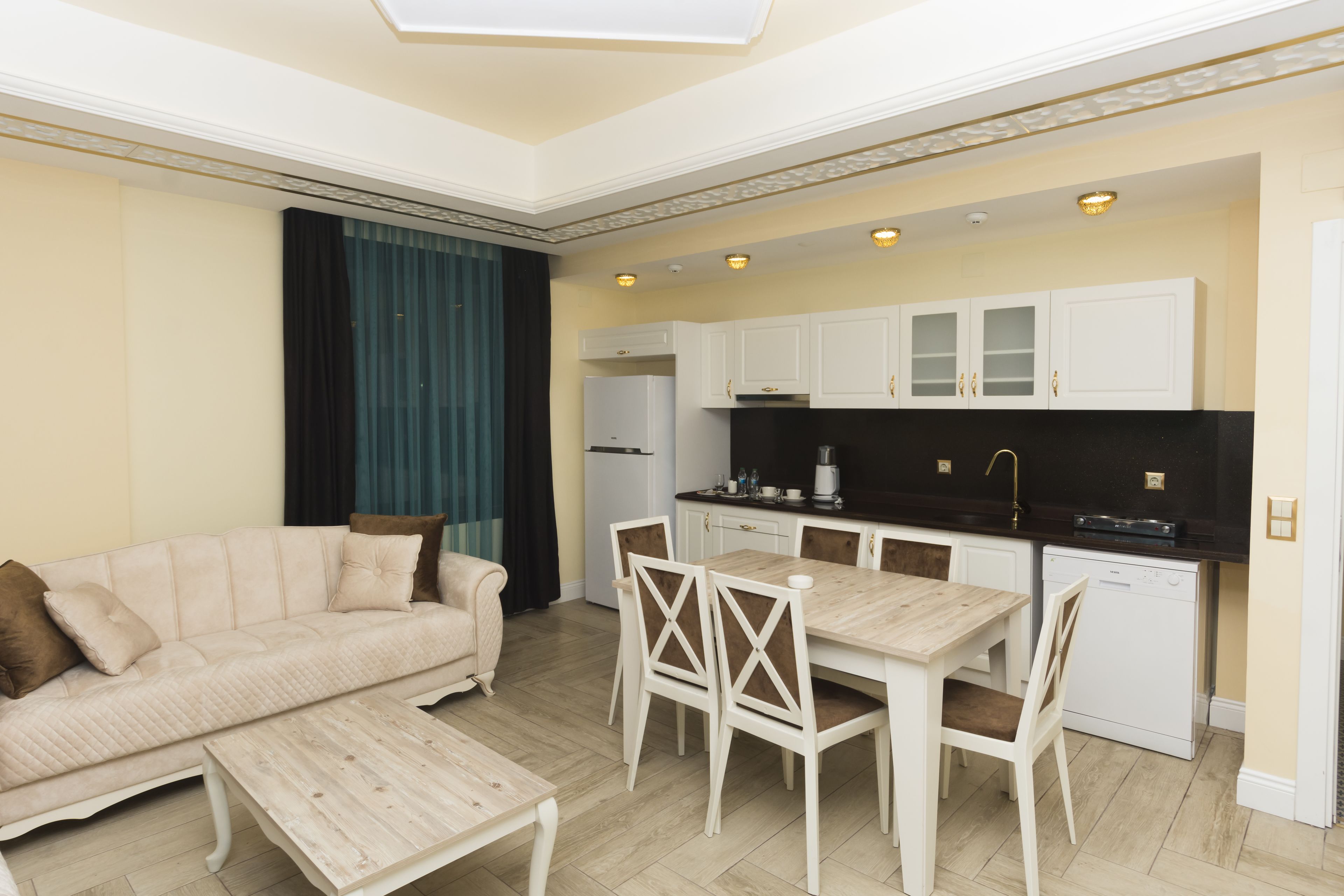 luxury suite, partial sea view | egyptian cotton sheets, premium bedding, in-room safe, desk