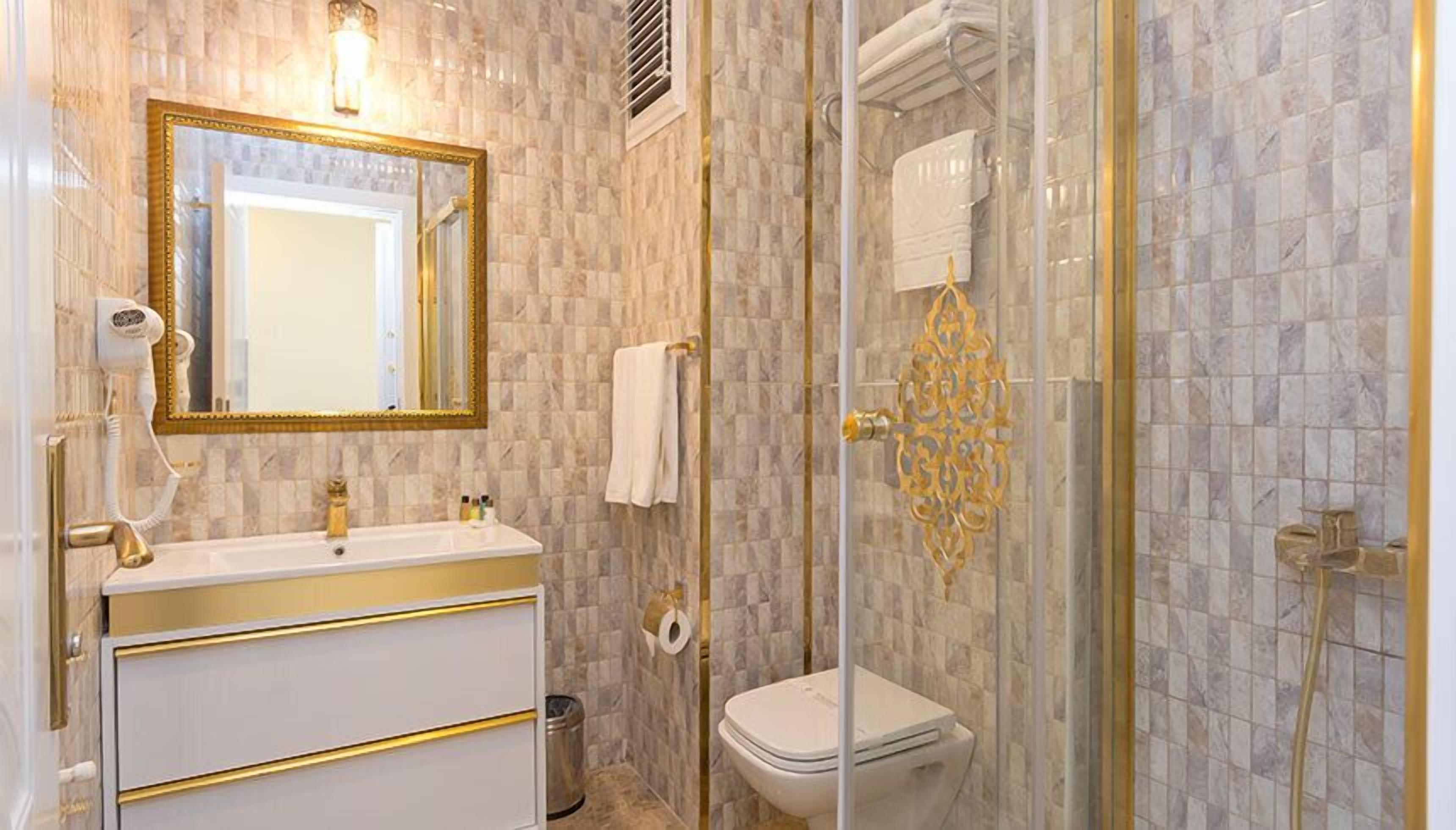 luxury suite, partial sea view | bathroom shower