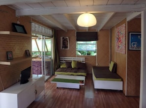 2 chambres, bureau, fer et planche à repasser, accès au Wi-Fi (inclus)
