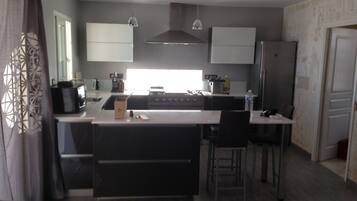 Frigorífic, microones, forn i placa de cuina