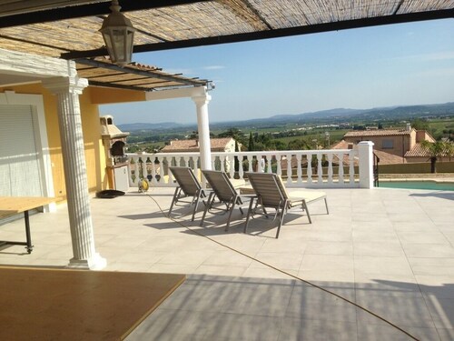 AIR-CONDITIONED VILLA SWIMMING POOL SOUTH ARDECHE 10 SLEEPING ANIMALS
