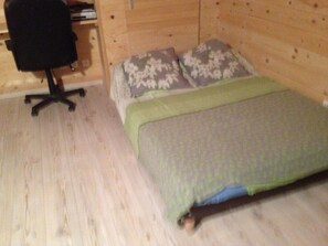 4 habitaciones, tabla de planchar con plancha, wifi y ropa de cama 