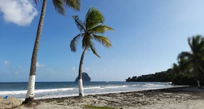 T3 VILLA - SWIMMINGPOOL - MEERBLICK - (5 Minuten zu Fuß vom Strand und den Geschäften entfernt).
