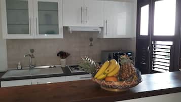 冰箱、微波炉、烤箱、炉灶