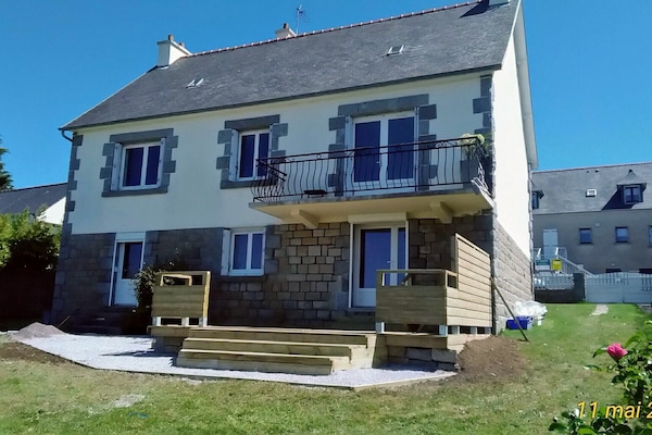 maison vue jardin et mer avec grande terrasse