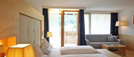 Minibar, in-room safe, desk, soundproofing