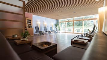 Sauna, Dampfbad, Warmsteinmassagen, Sportmassagen, Gesichtsbehandlungen