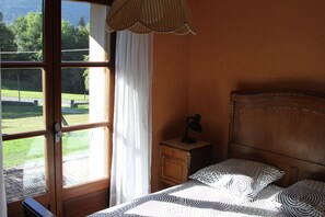 3 chambres, fer et planche à repasser, lit parapluie, draps fournis