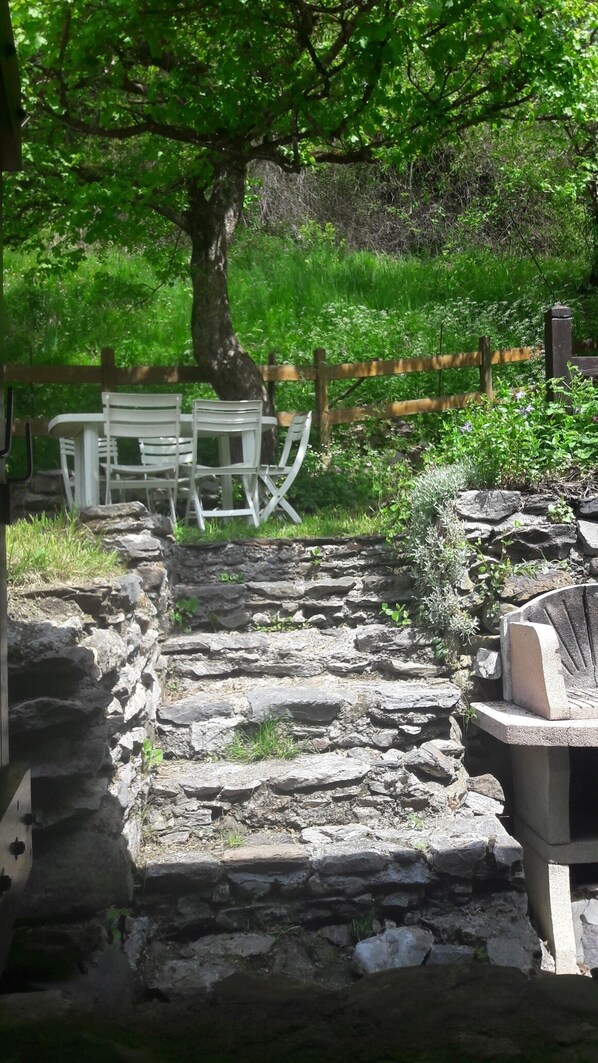 Terrace/patio - Pyrenees house, sleeps 2/12: SKIING, HIKING, FISHING. WIFI (Eup)