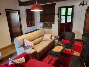TV, DVD player, offices - Pyrenees house, sleeps 2/12: SKIING, HIKING, FISHING. WIFI (Eup)