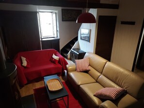 TV, DVD player, offices - Pyrenees house, sleeps 2/12: SKIING, HIKING, FISHING. WIFI (Eup)