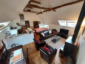 Fernseher, DVD-Player, Arbeitsbereiche