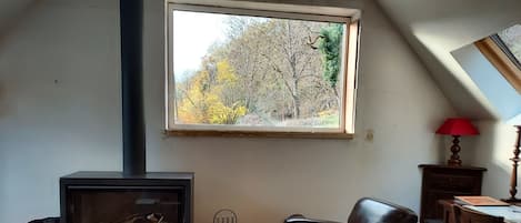 Fernseher, DVD-Player, Arbeitsbereiche