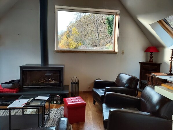 TV, DVD player, offices