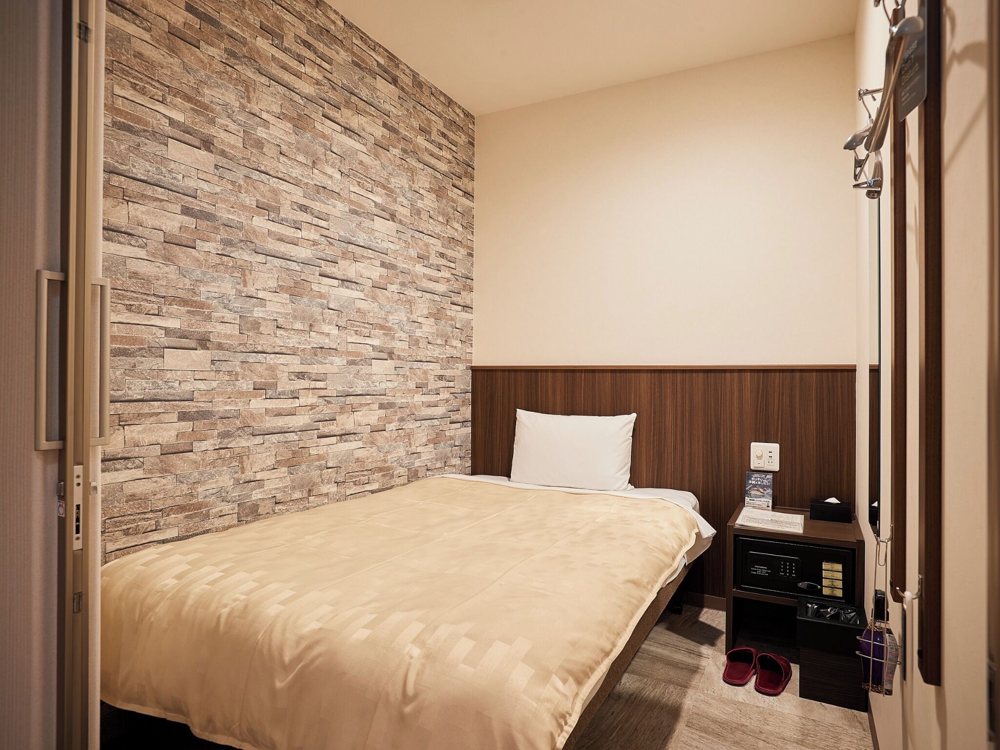 Caja fuerte, wifi gratis, ropa de cama