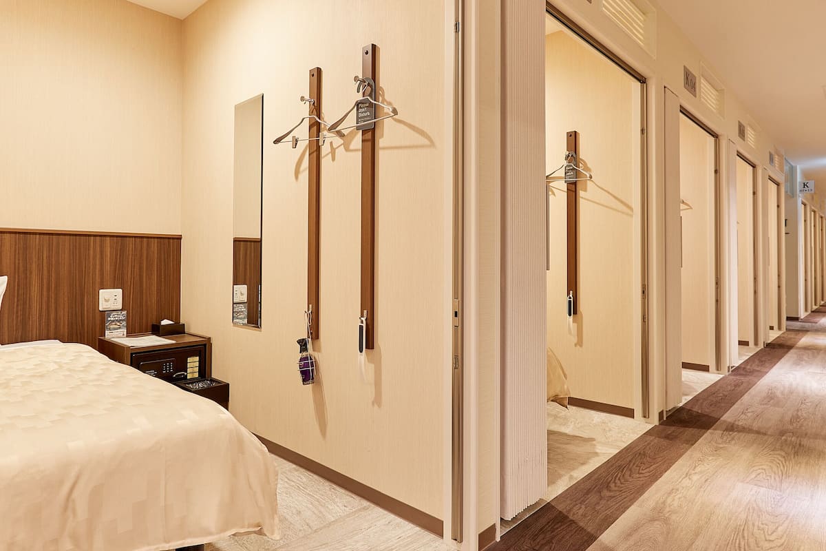 in-room safe, free wifi, bed sheets