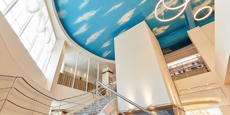 Escaleras. Grand Cabin Hotel Naha Oroku