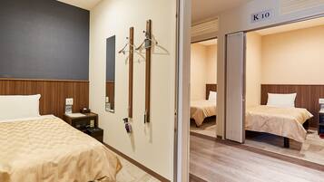 Habitación, solo para hombres, baño compartido (2 Capsule) | Caja de seguridad en la habitación, wifi gratis y ropa de cama