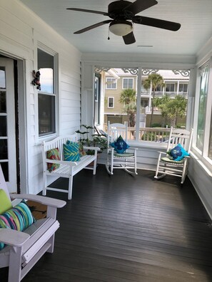 Terrace/patio - Ocean views all over-beach access across from house-easy walk to restaurants! (Isle of Palms)