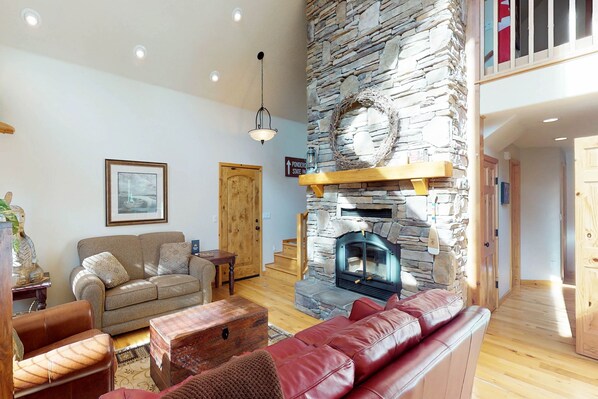 Télévision, cheminée, lecteur de DVD, table de tennis de table