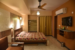 Studio Deluxe, 1 très grand lit et 1 canapé-lit | Minibar, coffres-forts dans les chambres, décoration personnalisée