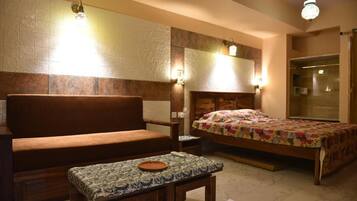 Minibar, in-room safe, individually decorated, individually furnished