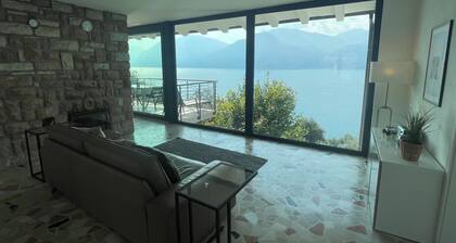 Villa with Lake Garda view, 240sqm, on 5000+sqm olive grove, air conditioning, parking spaces