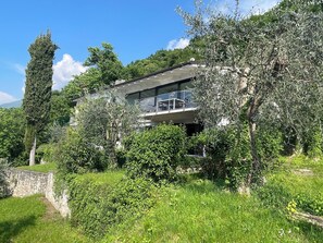 Exterior - Villa with Lake Garda view, 240sqm, on 7000sqm olive grove, air conditioning, parking spaces (Malcesine, Val di Sogno)