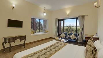 Luxe cottage, 1 tweepersoonsbed, uitzicht op rivier | 3 slaapkamers, individueel gemeubileerd, een bureau