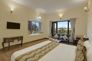 3 habitaciones, muebles diferentes y escritorio