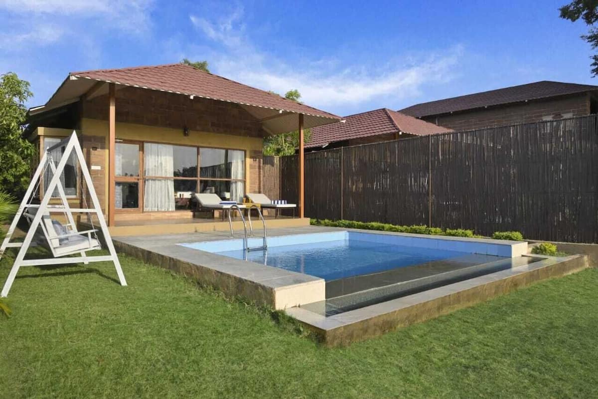 Luxury Double Room | 3 bedrooms, desk, iron/ironing board (on request)